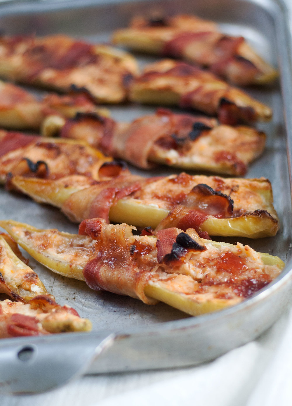 https://bitandbauble.com//wp-content/uploads/2018/04/bit-and-bauble-cheesy-pepper-jalapeno-poppers-with-bacon-and-jam-2.jpeg