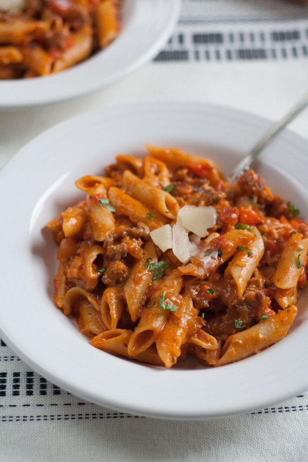 bit-and-bauble-easy-dinner-one-pot-creamy-tomato-sausage-pasta-recipe-4.jpg