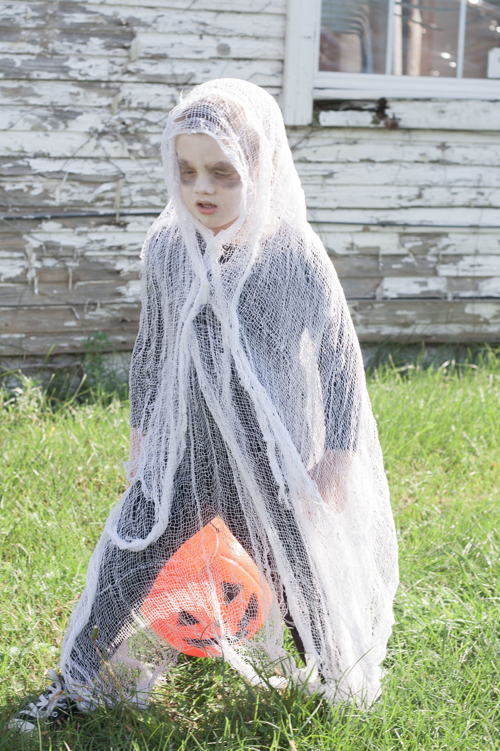 easy last minute scary kids ghost costume DIY 