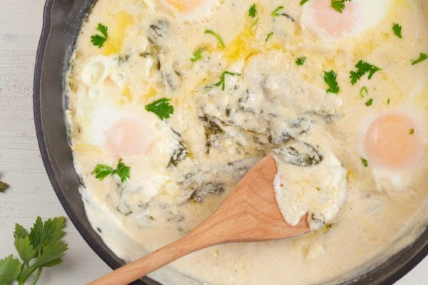 easy one pan skillet eggs Florentine breakfast recipe