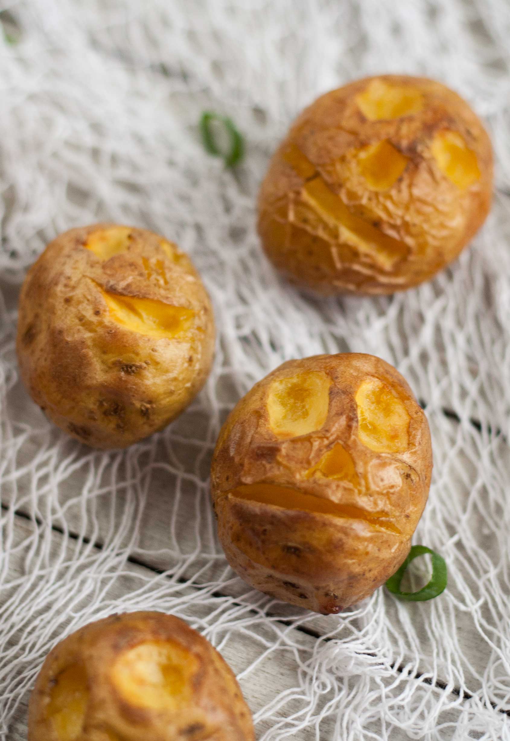 easy healthy halloween party dinner shrunken head potatoes