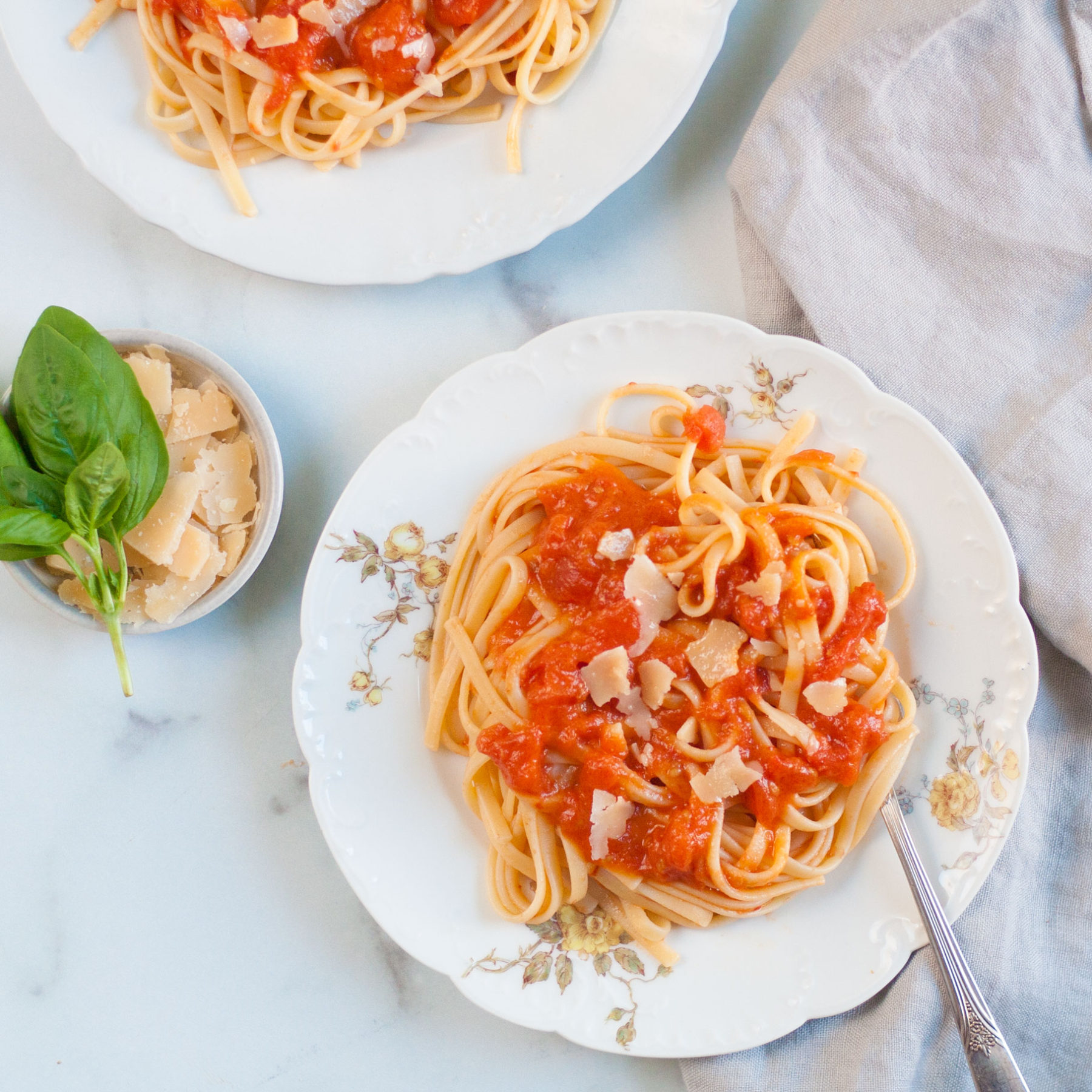 Simple Tomato Sauce - Bit & Bauble
