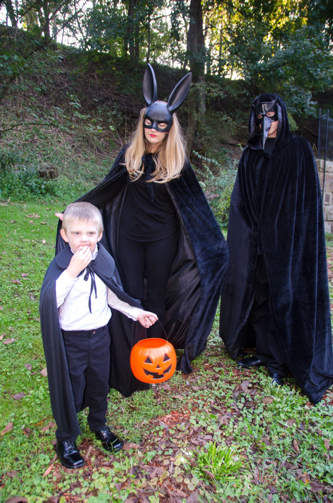 easy last minute diy warm halloween costume black cape ideas men women boys girls family