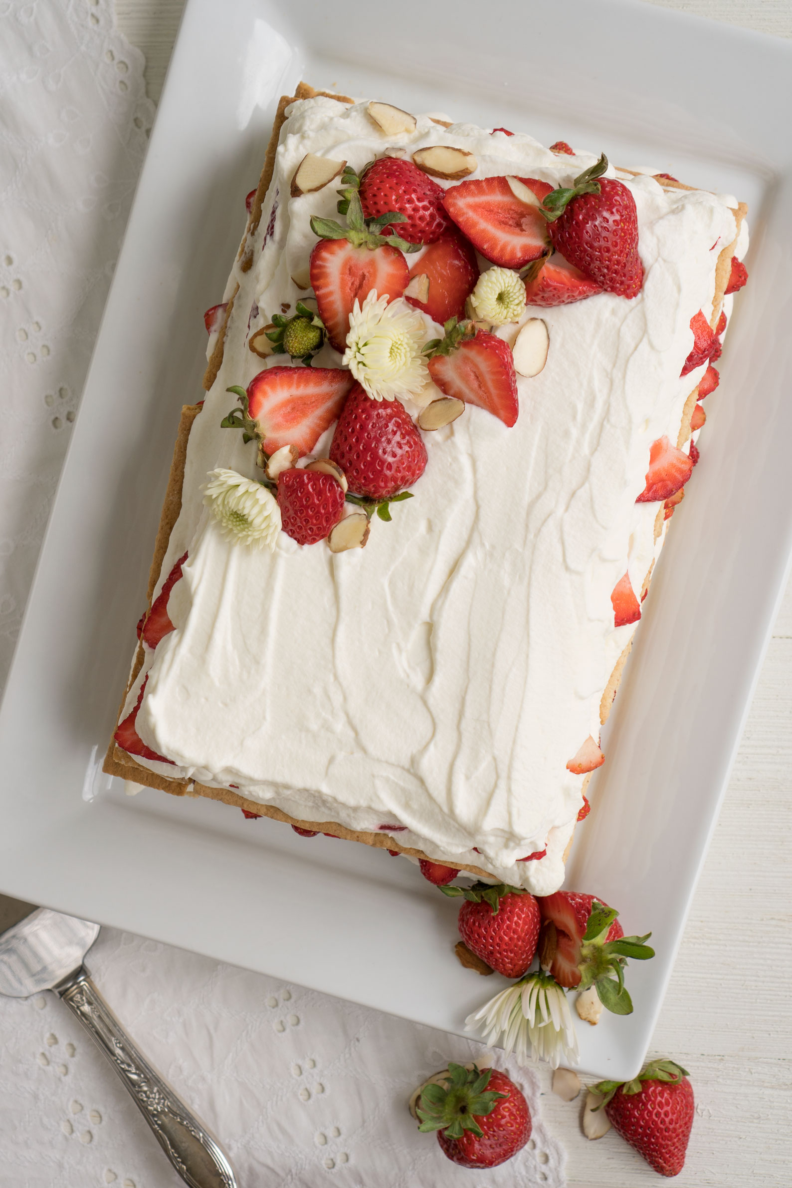 strawberry-icebox-cake-recipe-easy-no-bake-5-ingredients-summer-desserts-