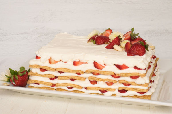 strawberry-icebox-cake-recipe-easy-no-bake-5-ingredients-summer-desserts-