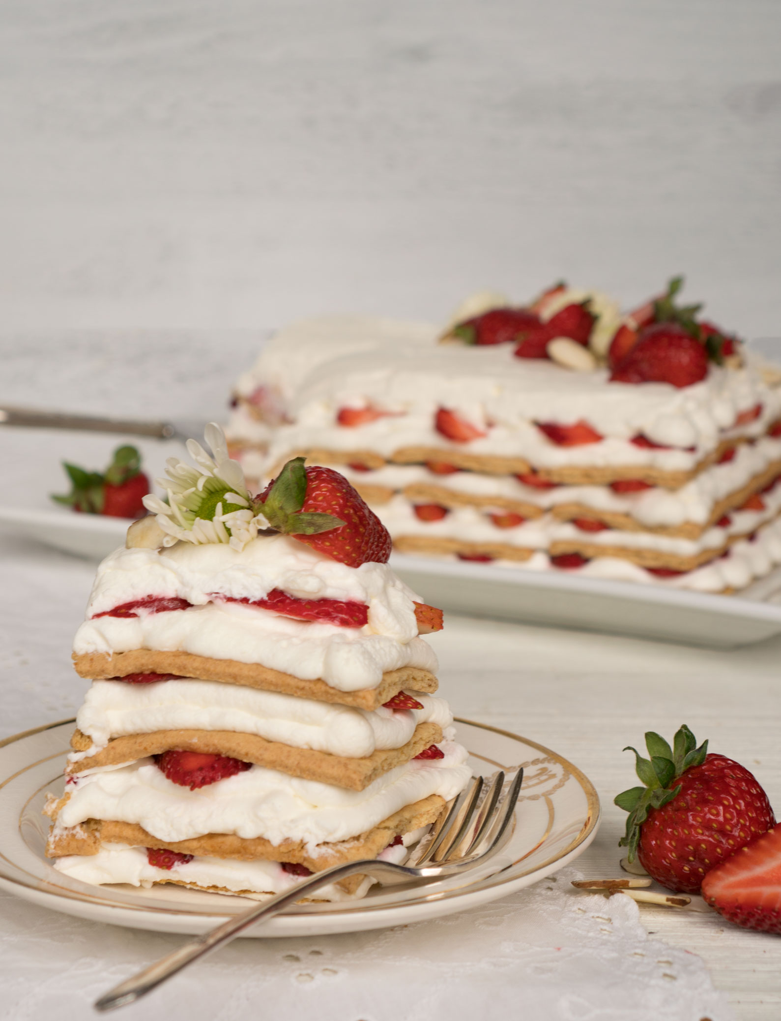 strawberry-icebox-cake-recipe-easy-no-bake-5-ingredients-summer-desserts-