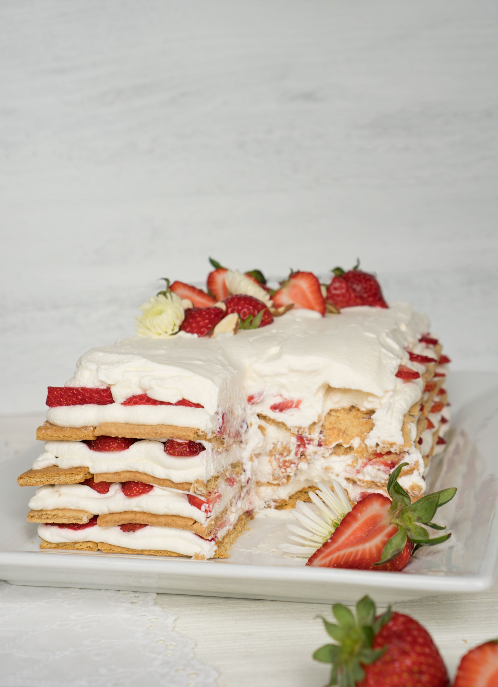 strawberry-icebox-cake-recipe-easy-no-bake-5-ingredients-summer-desserts-